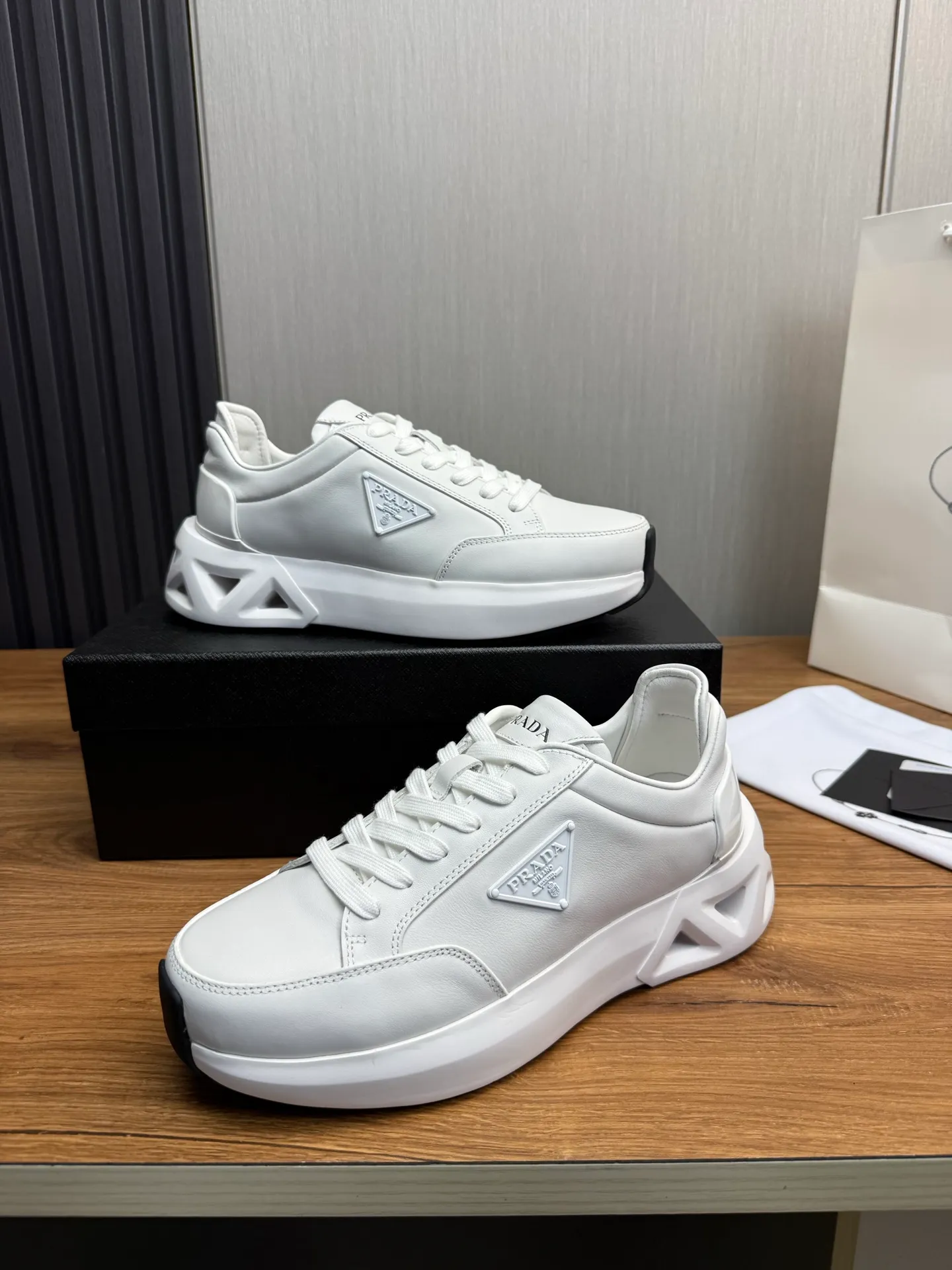 Men's shoes 💰820💰 [PRADA] New models synchronized with the official website, high-quality shipments ✔️Best sellers🔥 Original cowhide + cowhide lining, 1🆚1 replica, original bottom, 38-45 (men's 38.45 custom-made, non-returnable)